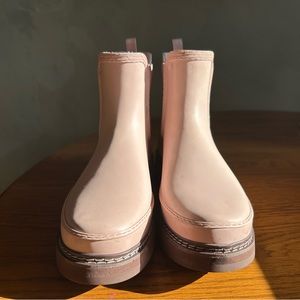 Hunter refined stitch rain boots size 10, pink and brown EUC